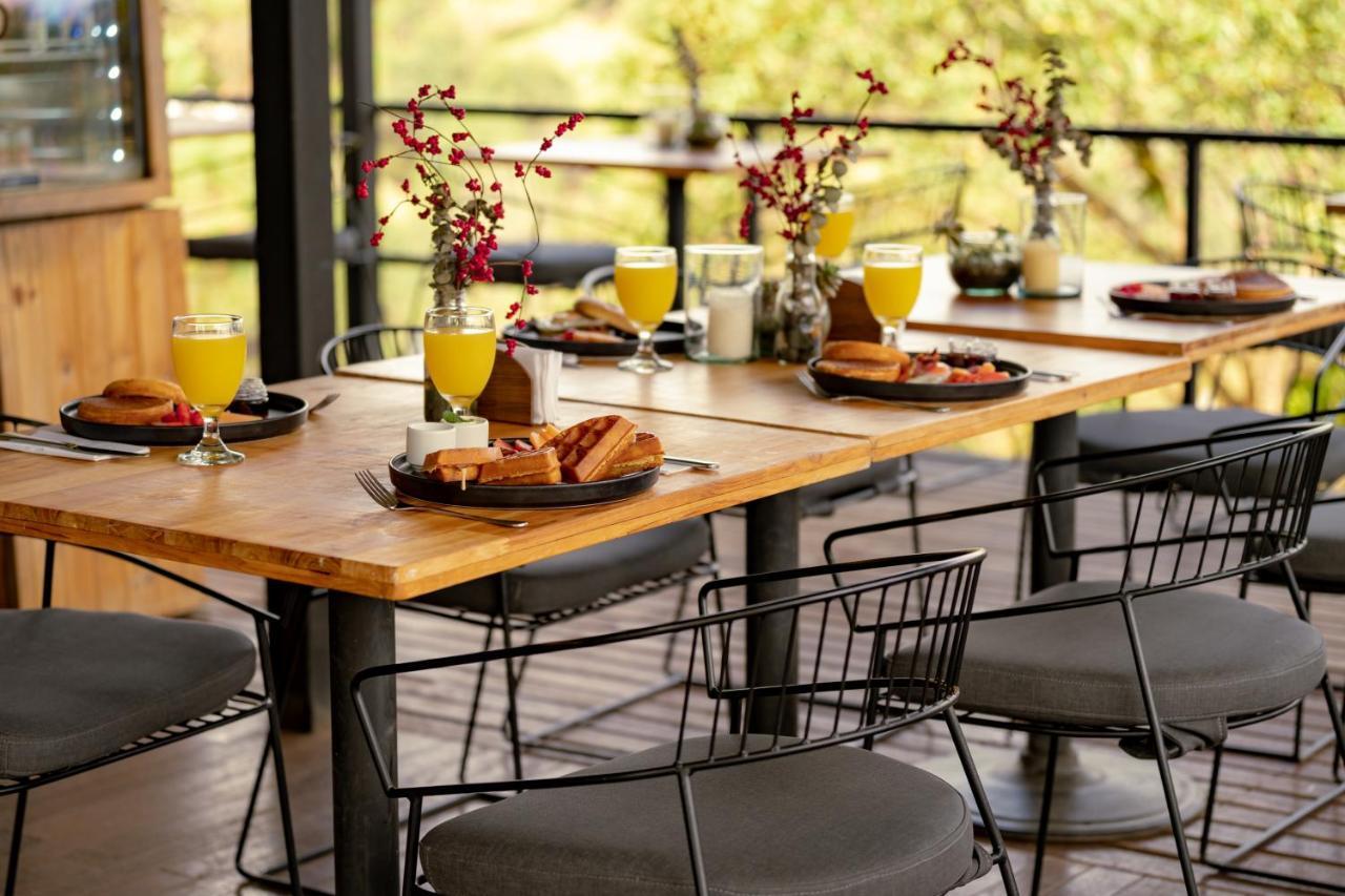The Boato Hotel Guatape Exterior photo Restaurant