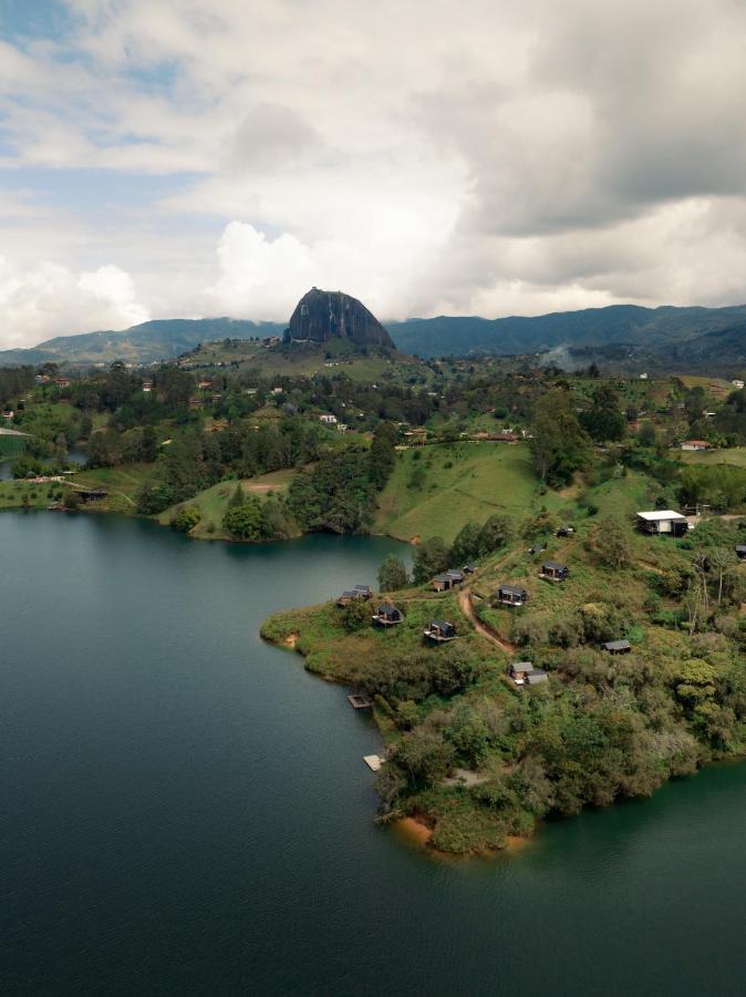 The Boato Hotel Guatape Exterior photo View of the town of Guatapé and the rock of Guatapé