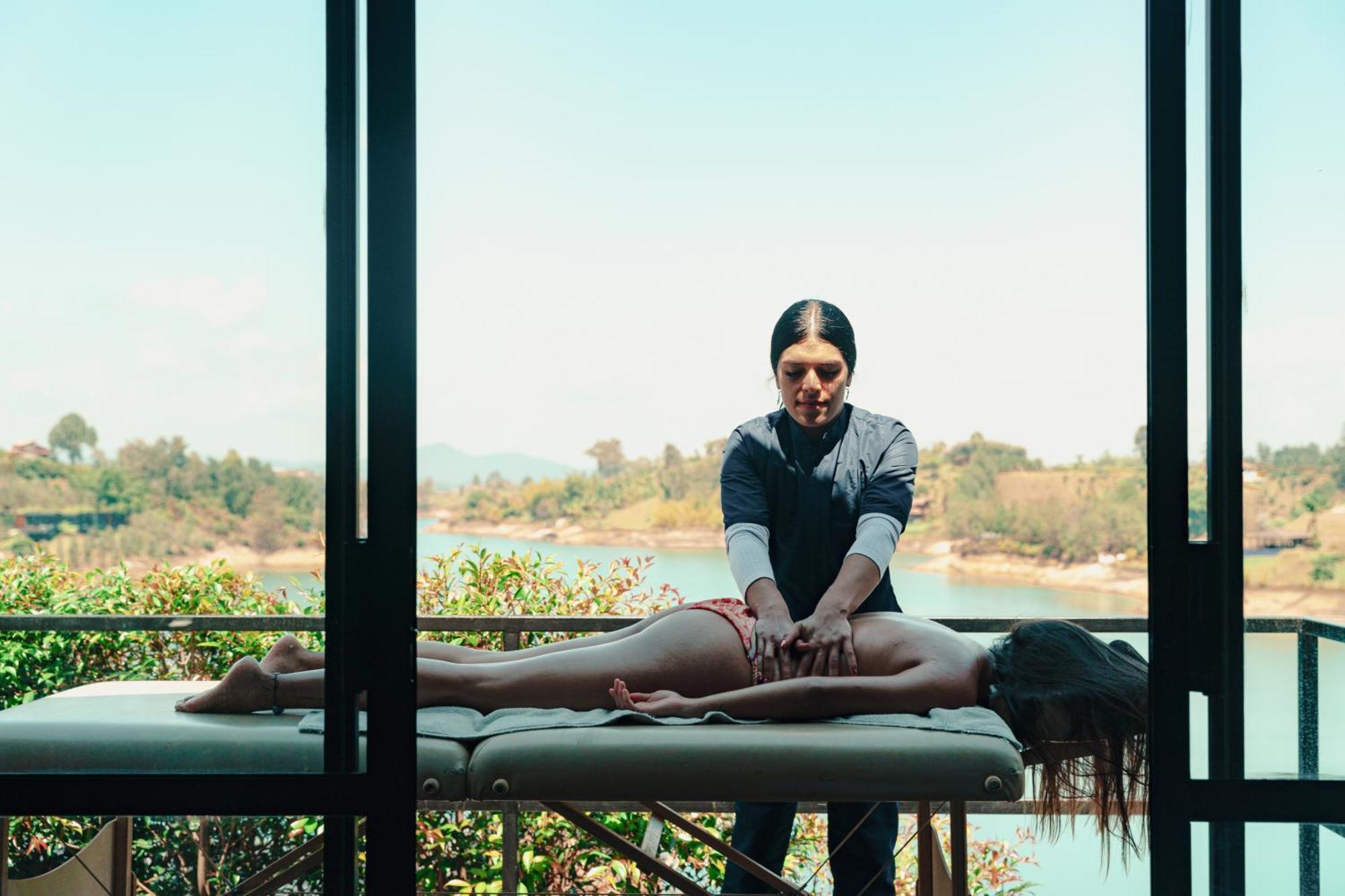The Boato Hotel Guatape Exterior photo Thai massage